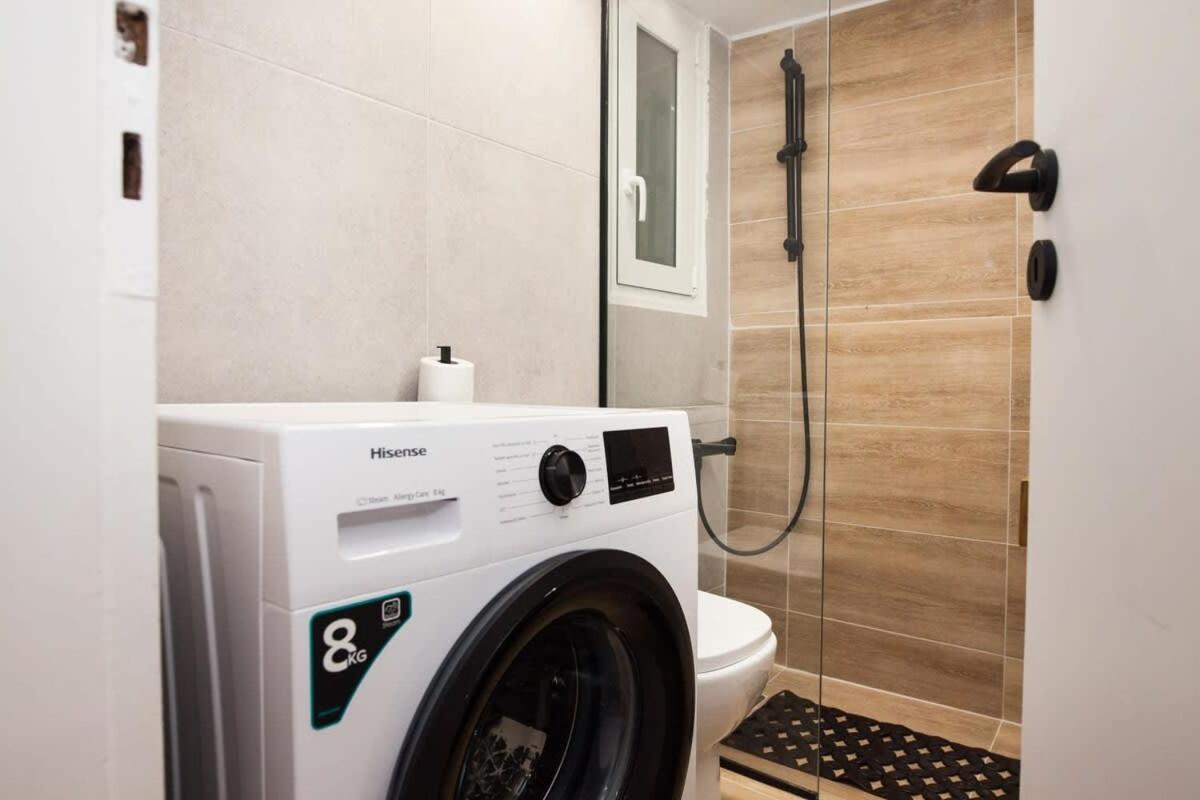 Contemporary Stylish Apartment Located Near Metaxourgeio Area Афины Экстерьер фото
